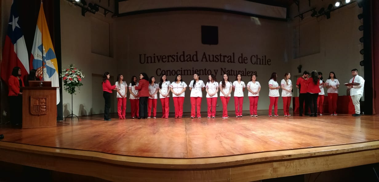 Consejo Regional Los Ríos participa de investidura de 83 alumnos de obstetricia y puericultura de la Universidad Austral de Chile